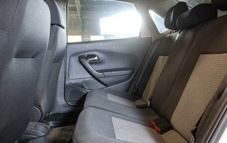 Volkswagen Polo VI (EU Market), 2011 год, 750 000 рублей, 17 фотография