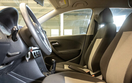 Volkswagen Polo VI (EU Market), 2011 год, 750 000 рублей, 16 фотография
