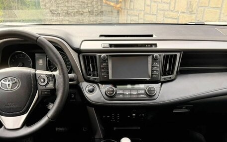 Toyota RAV4, 2018 год, 2 549 000 рублей, 6 фотография