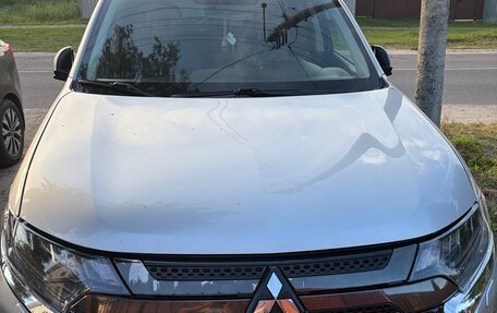 Mitsubishi Outlander III рестайлинг 3, 2021 год, 2 820 000 рублей, 1 фотография