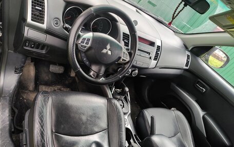 Mitsubishi Outlander III рестайлинг 3, 2011 год, 1 090 000 рублей, 10 фотография
