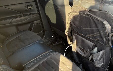 Mitsubishi Outlander III рестайлинг 3, 2021 год, 2 820 000 рублей, 7 фотография