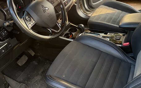 Mitsubishi Outlander III рестайлинг 3, 2021 год, 2 820 000 рублей, 9 фотография