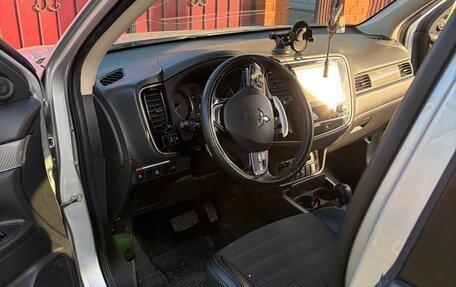 Mitsubishi Outlander III рестайлинг 3, 2021 год, 2 820 000 рублей, 10 фотография