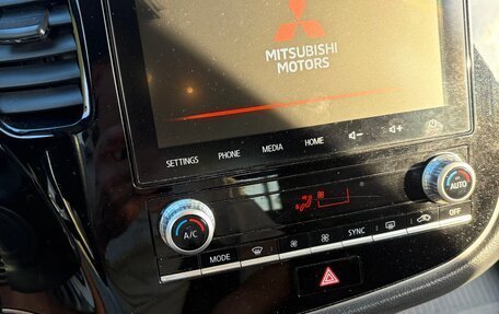 Mitsubishi Outlander III рестайлинг 3, 2021 год, 2 820 000 рублей, 11 фотография