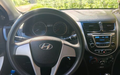 Hyundai Solaris II рестайлинг, 2016 год, 890 000 рублей, 17 фотография