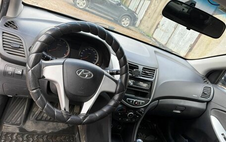 Hyundai Solaris II рестайлинг, 2012 год, 600 000 рублей, 5 фотография
