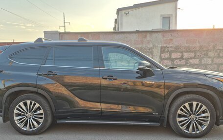 Toyota Highlander, 2021 год, 6 700 000 рублей, 4 фотография