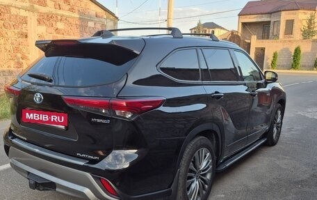 Toyota Highlander, 2021 год, 6 700 000 рублей, 11 фотография