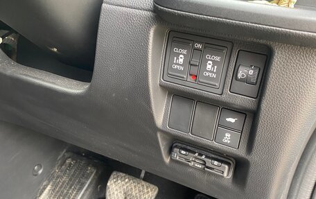 Honda Stepwgn, 2022 год, 2 900 000 рублей, 7 фотография