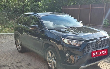 Toyota RAV4, 2021 год, 3 690 000 рублей, 2 фотография