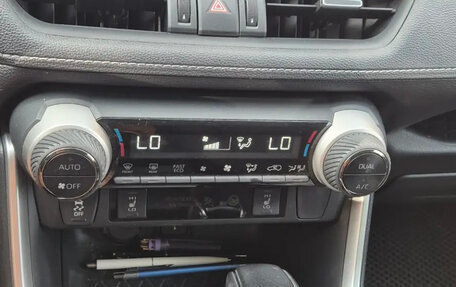 Toyota RAV4, 2021 год, 3 690 000 рублей, 10 фотография