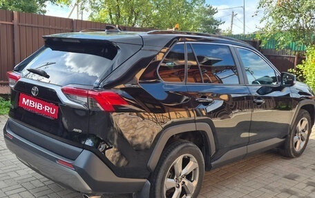 Toyota RAV4, 2021 год, 3 690 000 рублей, 6 фотография