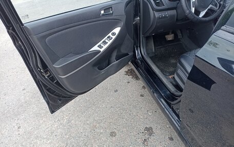 Hyundai Solaris II рестайлинг, 2012 год, 800 000 рублей, 11 фотография