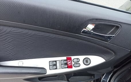 Hyundai Solaris II рестайлинг, 2012 год, 800 000 рублей, 12 фотография
