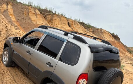 Chevrolet Niva I рестайлинг, 2010 год, 335 000 рублей, 3 фотография