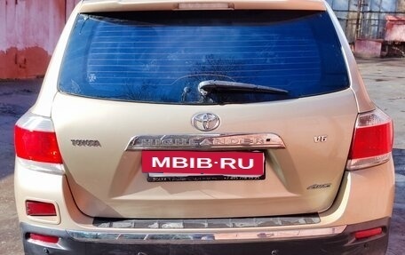 Toyota Highlander III, 2011 год, 1 800 000 рублей, 4 фотография