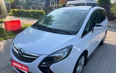 Opel Zafira C рестайлинг, 2013 год, 830 000 рублей, 4 фотография
