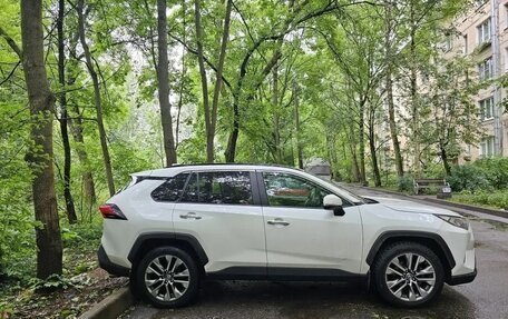 Toyota RAV4, 2019 год, 2 990 000 рублей, 2 фотография