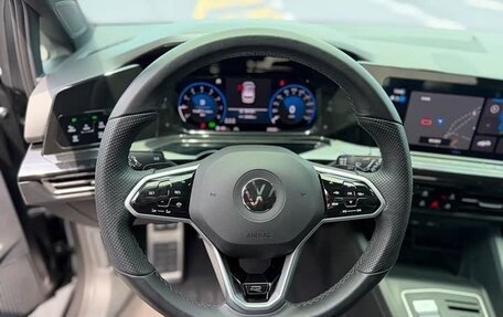 Volkswagen Golf VIII, 2023 год, 2 005 000 рублей, 10 фотография