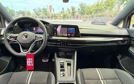 Volkswagen Golf VIII, 2023 год, 2 005 000 рублей, 9 фотография