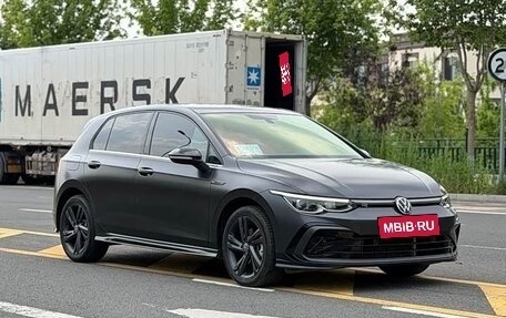 Volkswagen Golf VIII, 2023 год, 2 005 000 рублей, 3 фотография