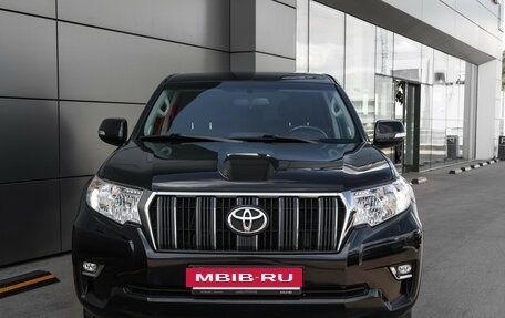 Toyota Land Cruiser Prado 150 рестайлинг 2, 2021 год, 4 890 000 рублей, 2 фотография
