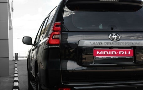 Toyota Land Cruiser Prado 150 рестайлинг 2, 2021 год, 4 890 000 рублей, 21 фотография