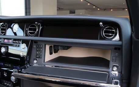 Rolls-Royce Phantom VII рестайлинг, 2010 год, 32 500 000 рублей, 24 фотография