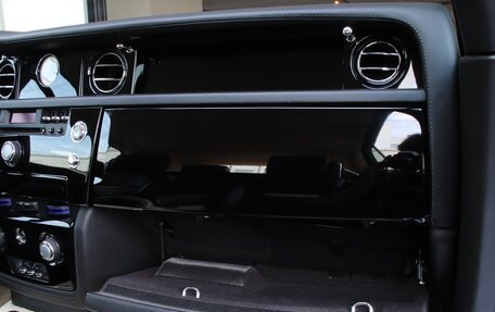 Rolls-Royce Phantom VII рестайлинг, 2010 год, 32 500 000 рублей, 25 фотография