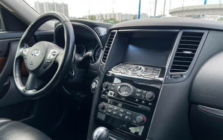 Infiniti QX70, 2017 год, 3 047 000 рублей, 10 фотография