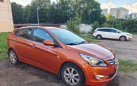 Hyundai Solaris II рестайлинг, 2015 год, 990 000 рублей, 2 фотография