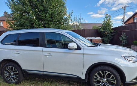 Mitsubishi Outlander III рестайлинг 3, 2017 год, 1 880 000 рублей, 6 фотография