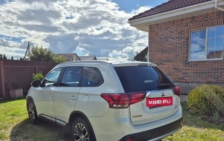 Mitsubishi Outlander III рестайлинг 3, 2017 год, 1 880 000 рублей, 5 фотография