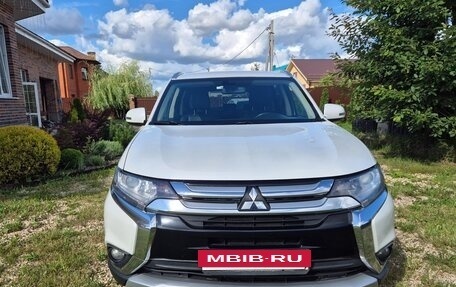 Mitsubishi Outlander III рестайлинг 3, 2017 год, 1 880 000 рублей, 2 фотография
