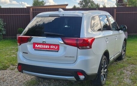 Mitsubishi Outlander III рестайлинг 3, 2017 год, 1 880 000 рублей, 4 фотография