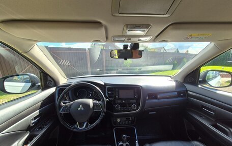 Mitsubishi Outlander III рестайлинг 3, 2017 год, 1 880 000 рублей, 8 фотография