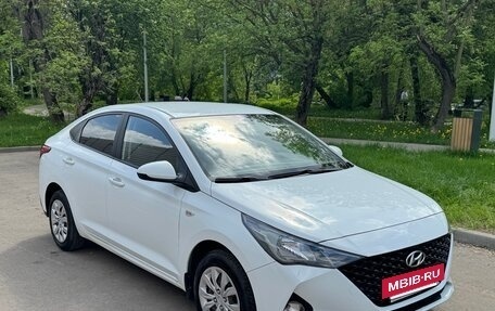 Hyundai Solaris II рестайлинг, 2020 год, 1 590 000 рублей, 4 фотография