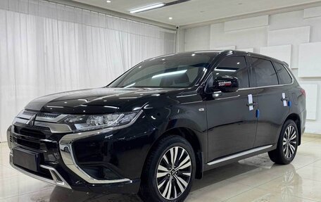Mitsubishi Outlander III рестайлинг 3, 2022 год, 2 088 000 рублей, 1 фотография