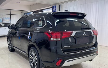 Mitsubishi Outlander III рестайлинг 3, 2022 год, 2 088 000 рублей, 5 фотография