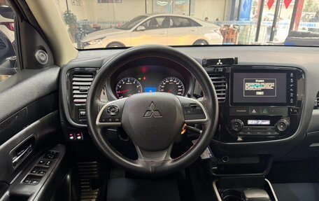 Mitsubishi Outlander III рестайлинг 3, 2022 год, 2 088 000 рублей, 13 фотография