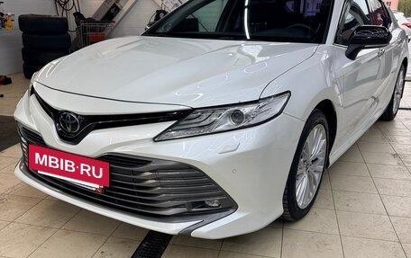 Toyota Camry, 2018 год, 2 470 000 рублей, 2 фотография