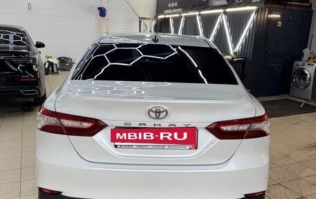 Toyota Camry, 2018 год, 2 470 000 рублей, 10 фотография