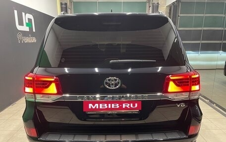 Toyota Land Cruiser 200, 2017 год, 8 300 000 рублей, 5 фотография