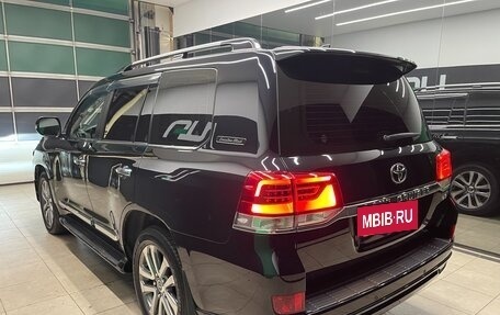 Toyota Land Cruiser 200, 2017 год, 8 300 000 рублей, 4 фотография