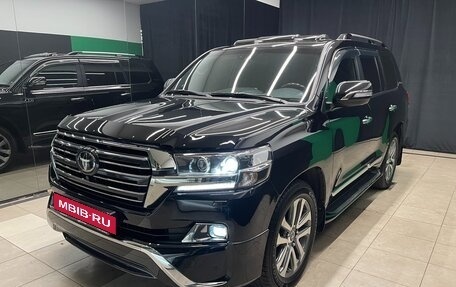 Toyota Land Cruiser 200, 2017 год, 8 300 000 рублей, 3 фотография
