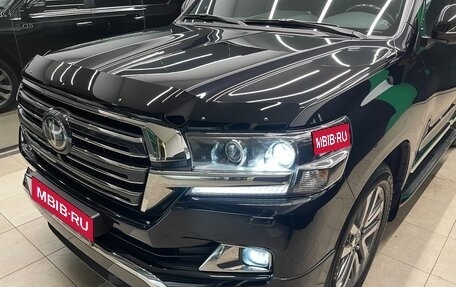 Toyota Land Cruiser 200, 2017 год, 8 300 000 рублей, 7 фотография