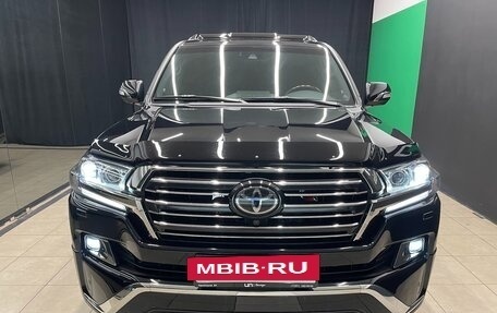 Toyota Land Cruiser 200, 2017 год, 8 300 000 рублей, 2 фотография