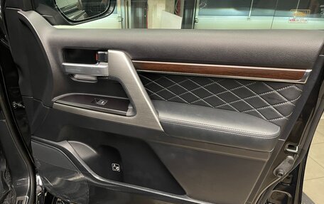 Toyota Land Cruiser 200, 2017 год, 8 300 000 рублей, 20 фотография