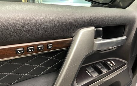 Toyota Land Cruiser 200, 2017 год, 8 300 000 рублей, 15 фотография